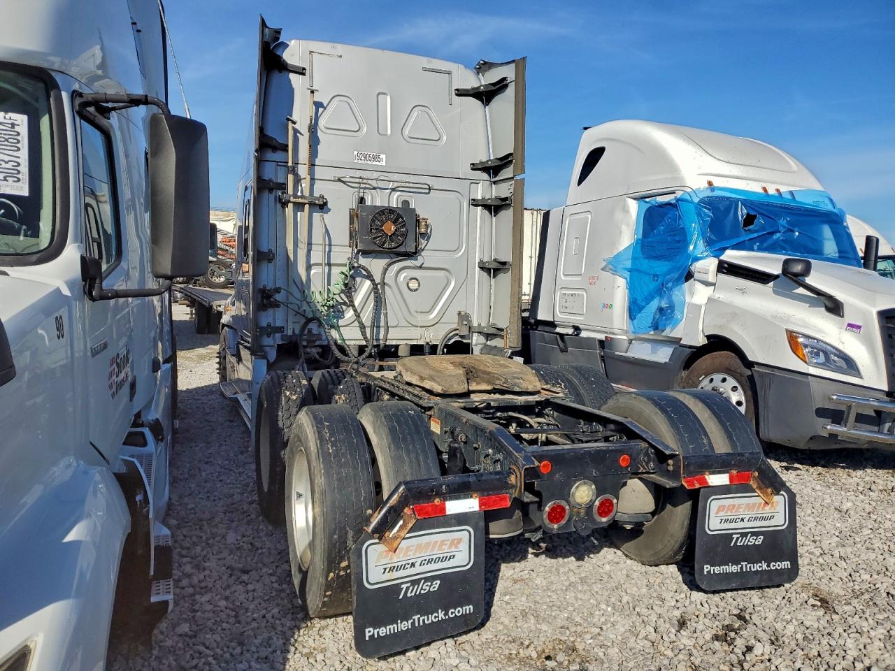 2017 FREIGHTLINER All other VIN 3AKJGLDR0HSHW9859 photo 3