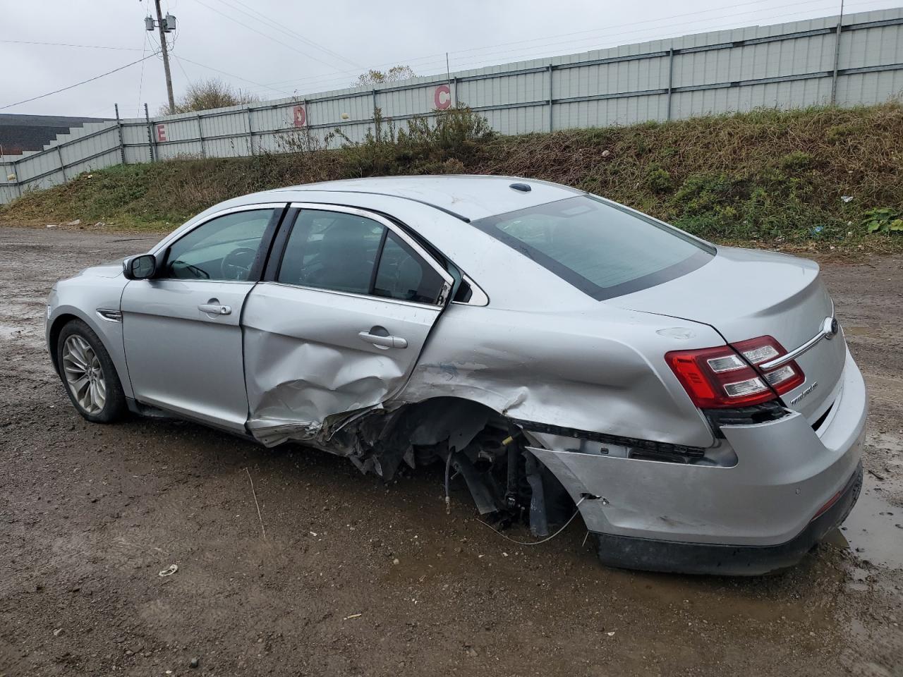 2016 Ford Taurus VIN 1FAHP2F81GG114331 photo 2