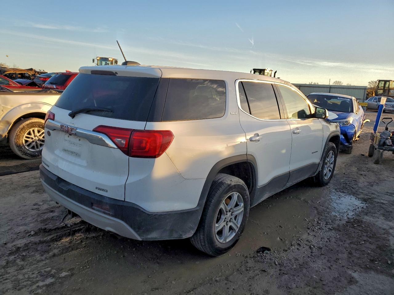 2018 GMC Acadia VIN 1GKKNRLAXJZ108372 photo 3