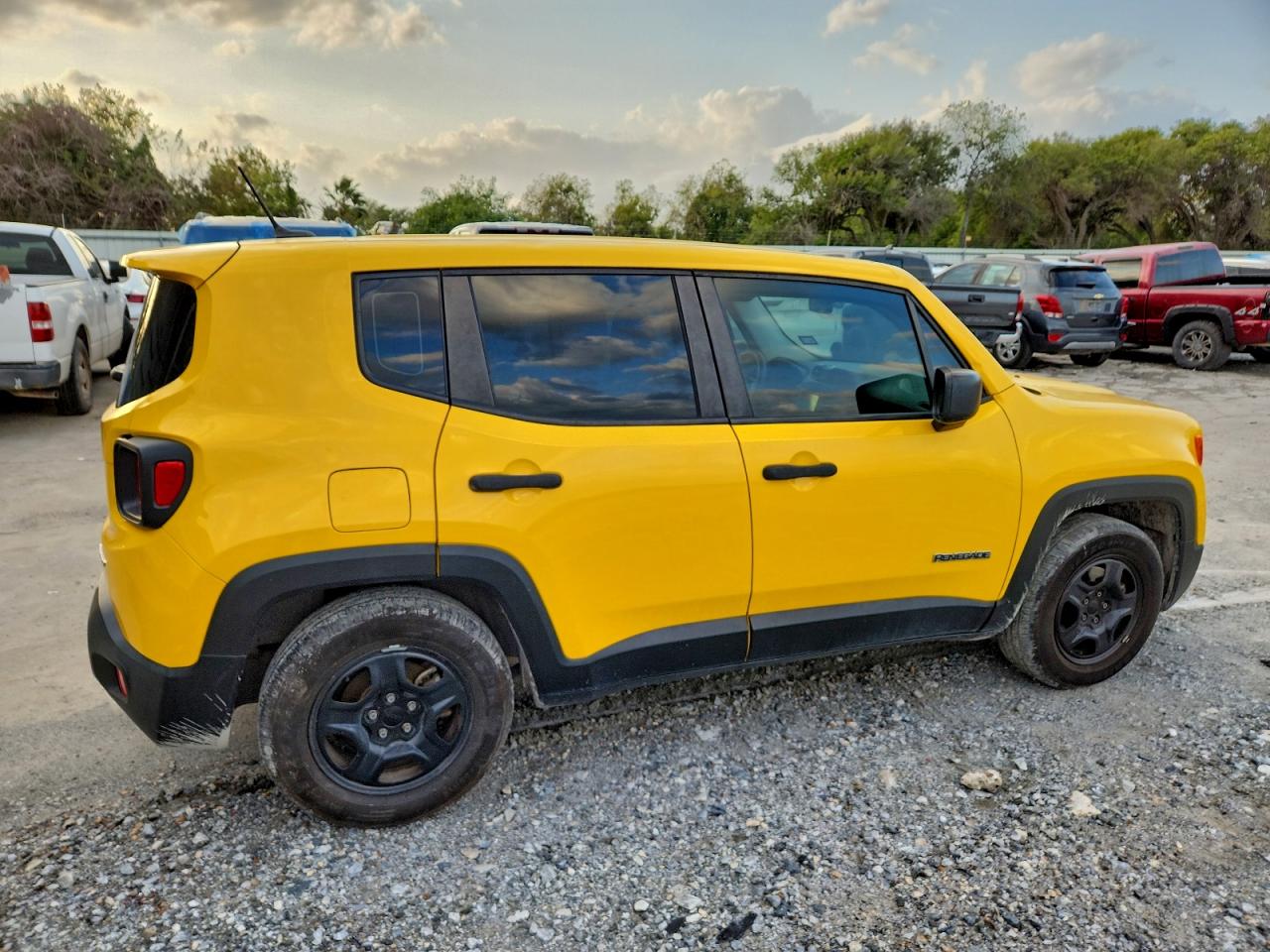 2015 Jeep Renegade VIN ZACCJAAT0FPB64545 photo 3