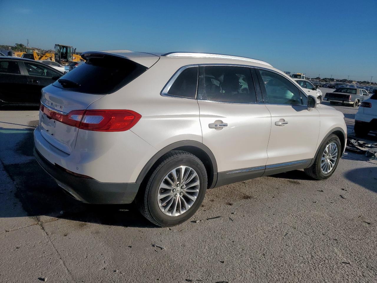 2018 Lincoln Mkx VIN 2LMPJ6KR0JBL31820 photo 3