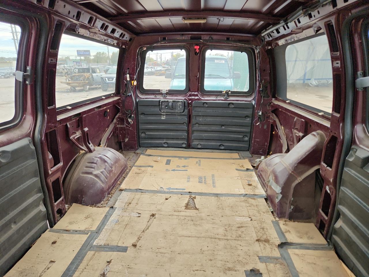 2005 Chev Express VIN 1GCFH15T951232092 photo 10