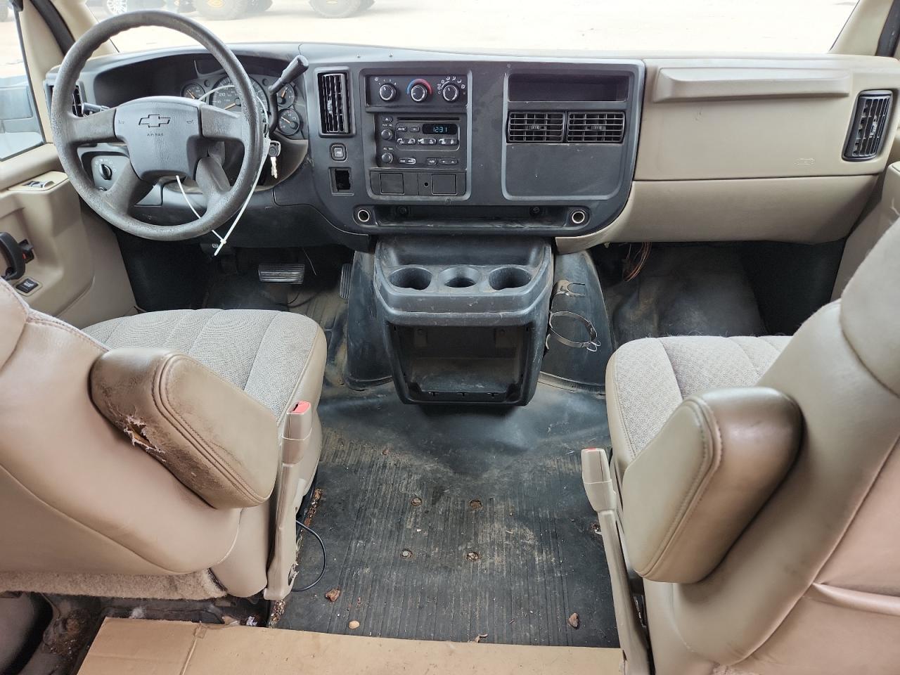 2005 Chev Express VIN 1GCFH15T951232092 photo 8