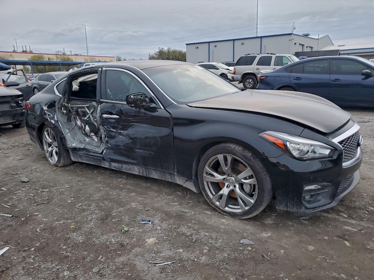 2017 Infiniti Q70 VIN JN1BY1AP9HM740768 photo 4