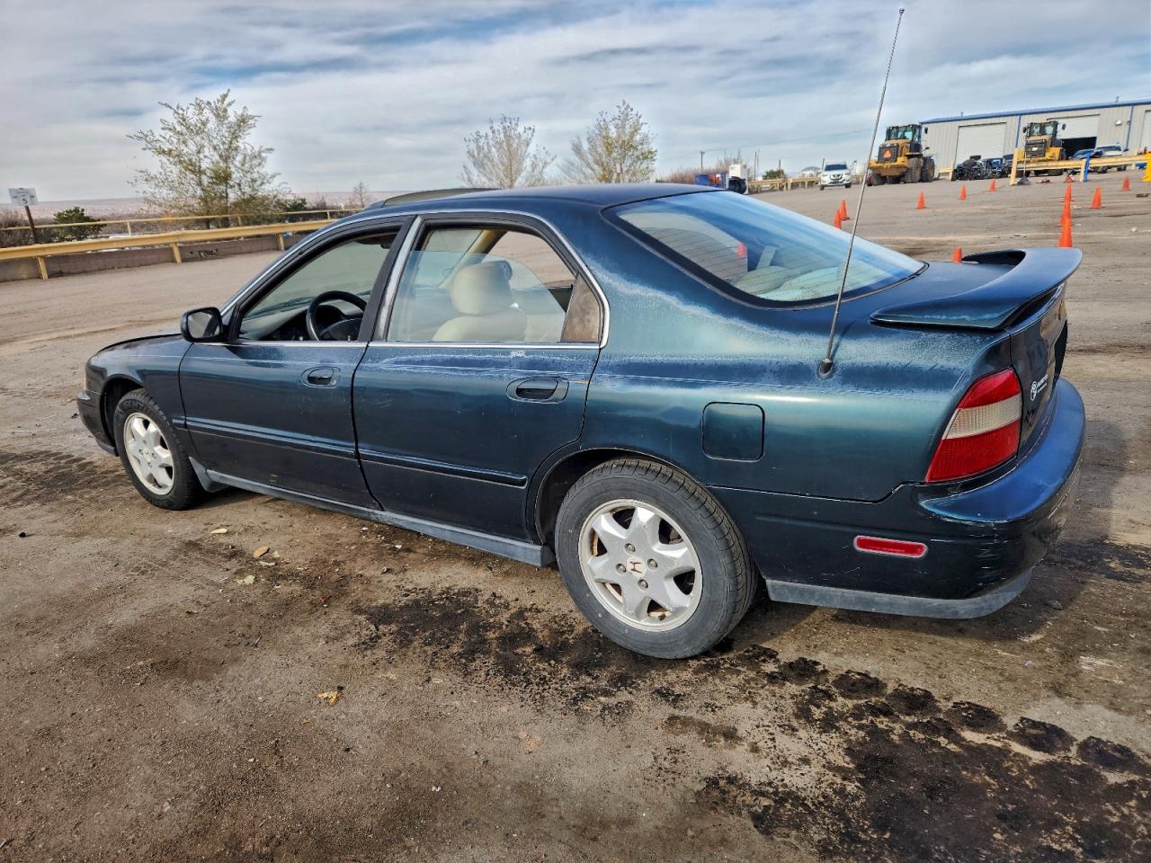 1995 Honda Accord VIN 1HGCE6660SA012824 photo 2