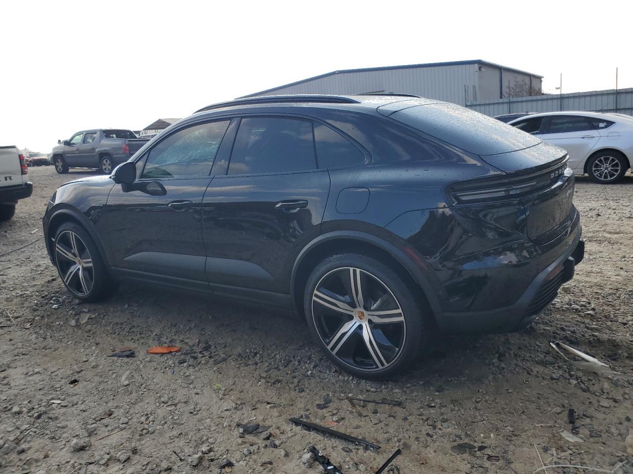 2025 Porsche Macan VIN WP1AD2XA1SL077024 photo 2