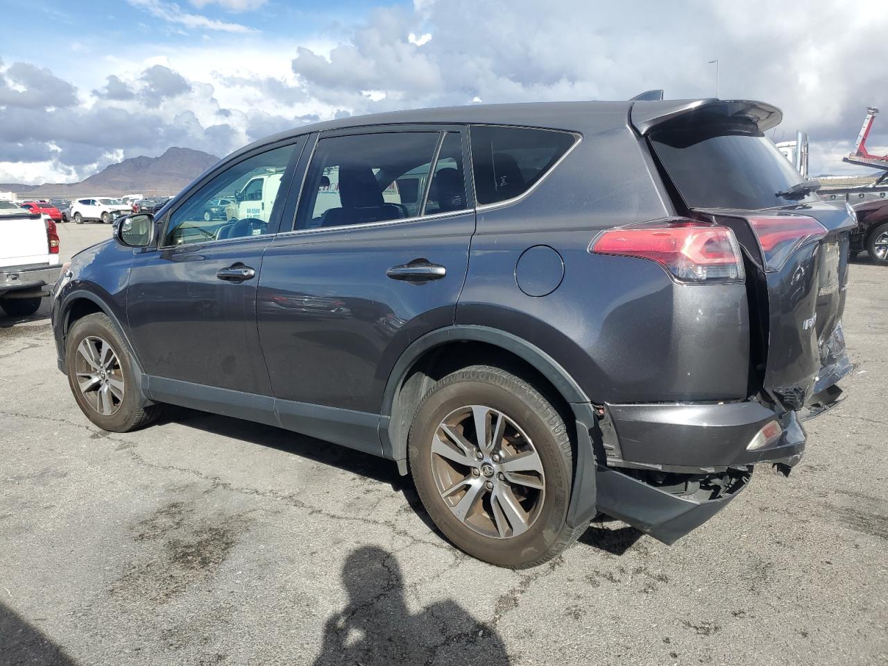 2018 Toyota Rav4 VIN JTMWFREV0JJ175992 photo 2