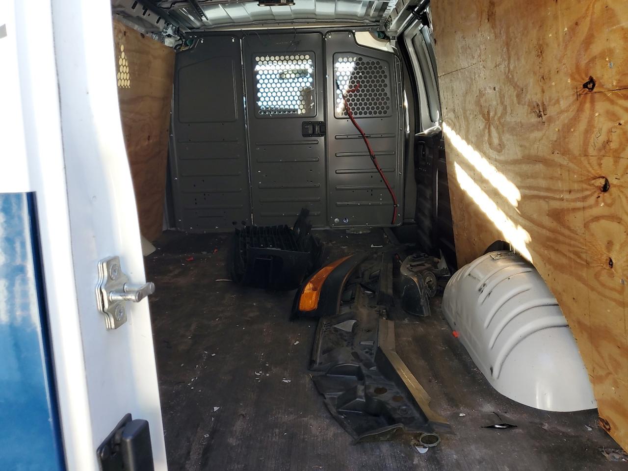 2023 GMC Savana VIN 1GTW7AFP3P1120363 photo 10
