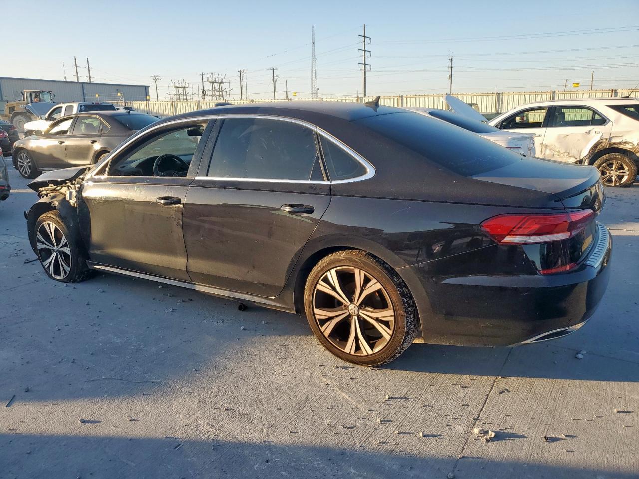 2022 Volkswagen Passat VIN 1VWSA7A39NC004137 photo 2