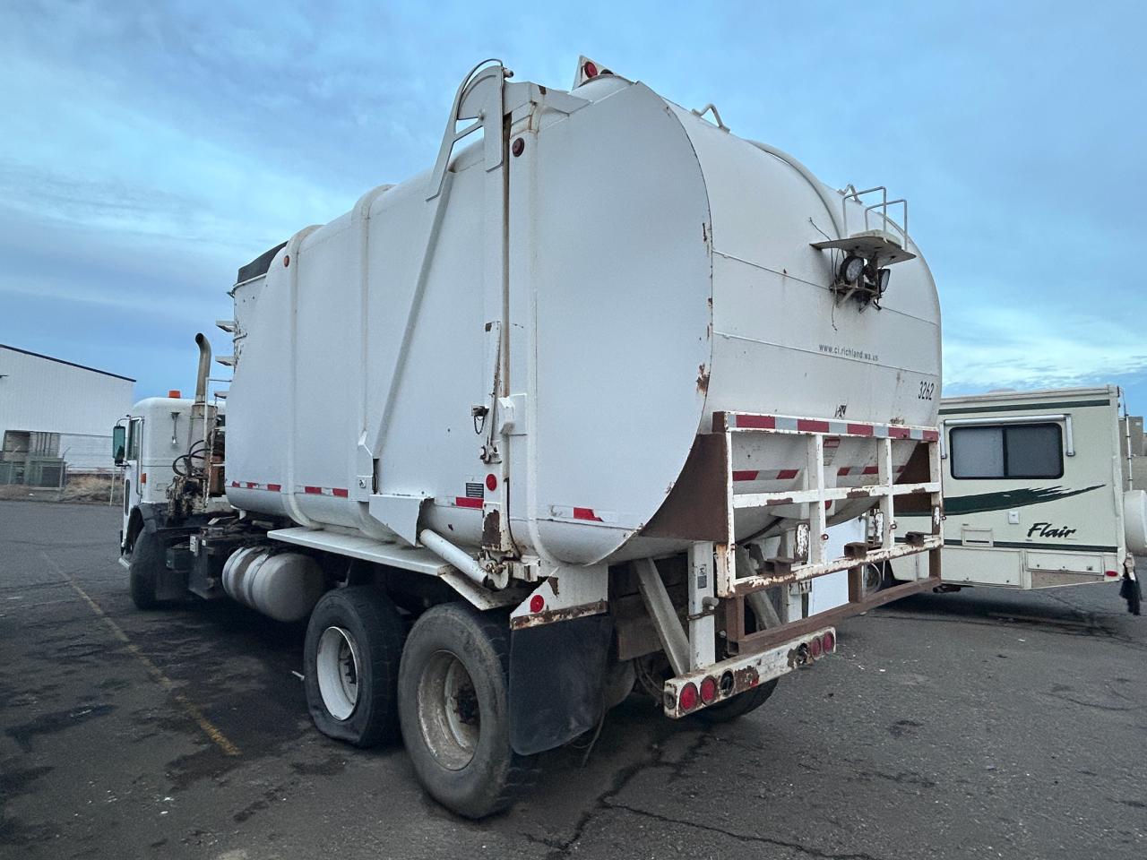 2003 PETERBILT 320 VIN 1NPZLT0X63D713956 photo 3