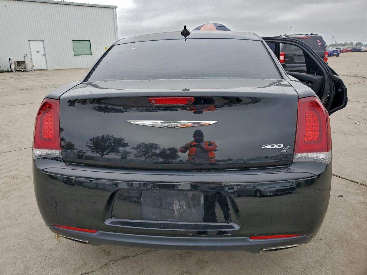 2019 Chrysler 300 VIN 2C3CCABGXKH555464 photo 6