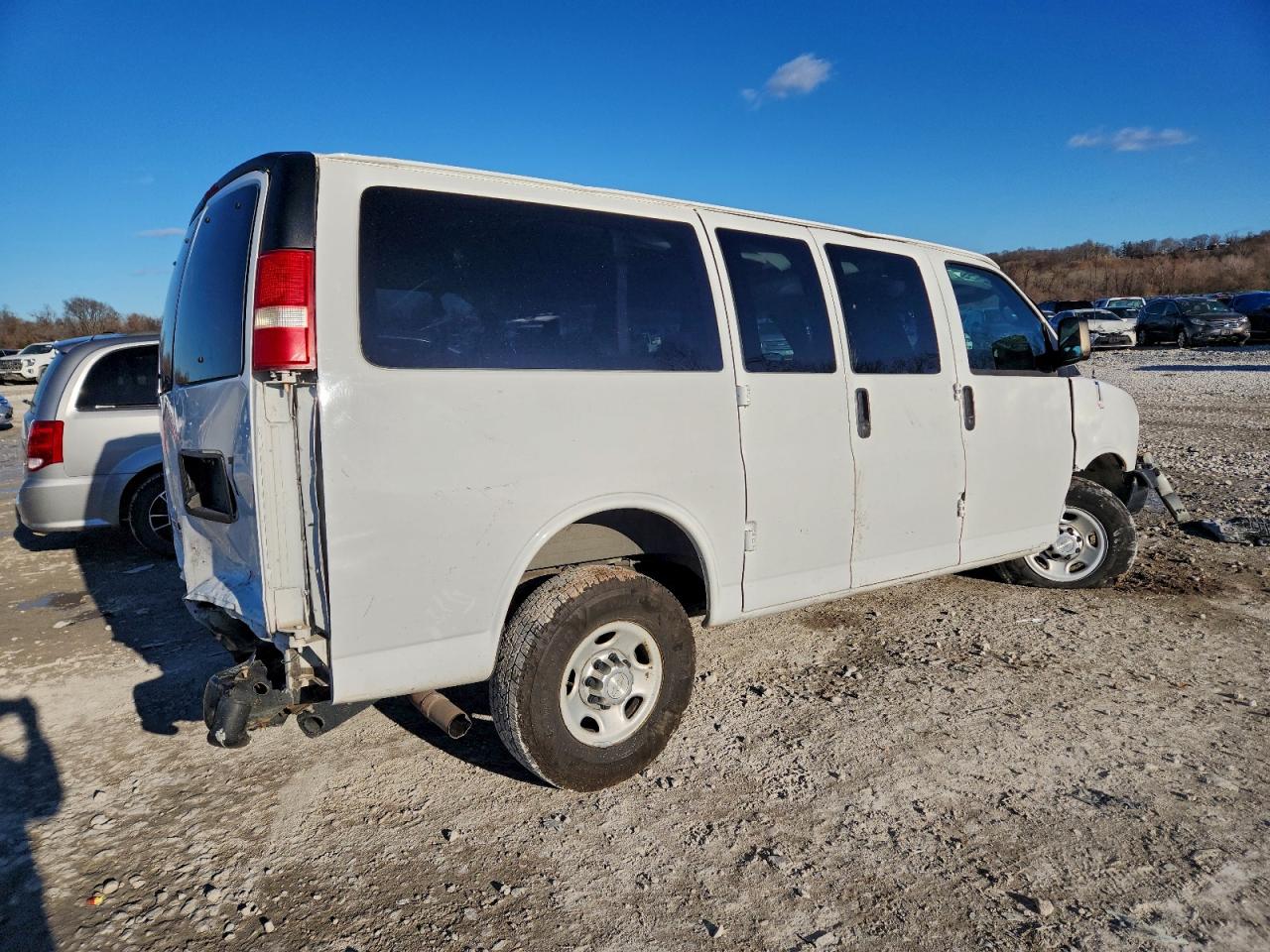 2015 Chevrolet Express VIN 1GNWGPFG1F1271601 photo 3