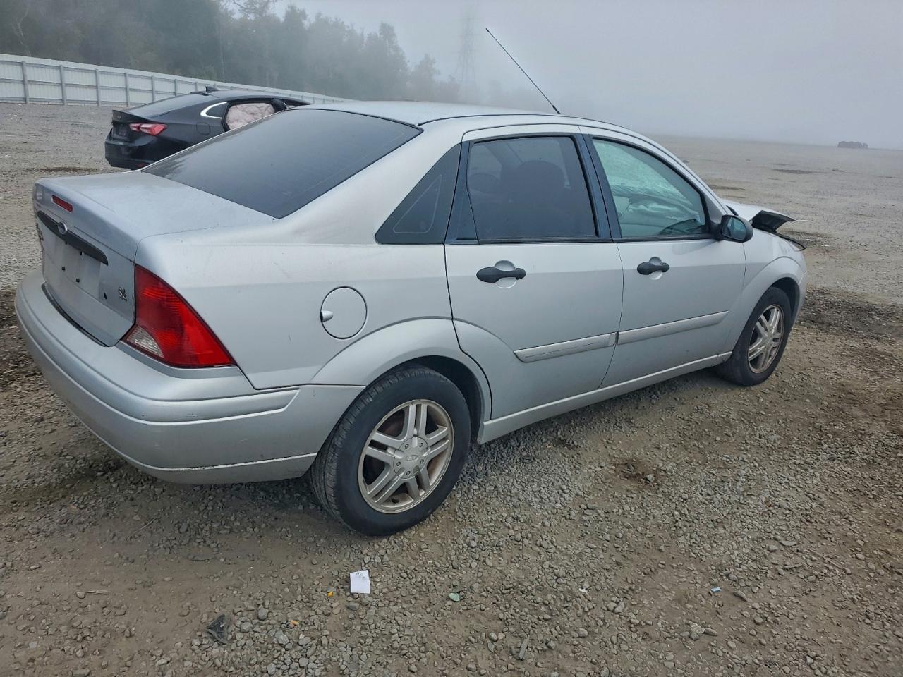 2004 Ford Focus VIN 1FAFP34334W138684 photo 3