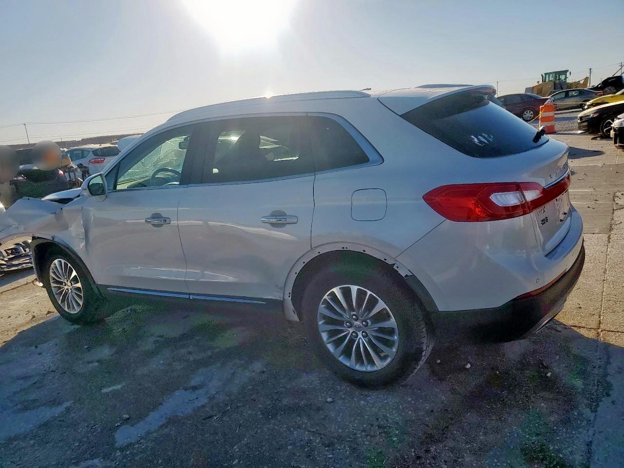 2018 Lincoln Mkx VIN 2LMPJ6KR0JBL31820 photo 2