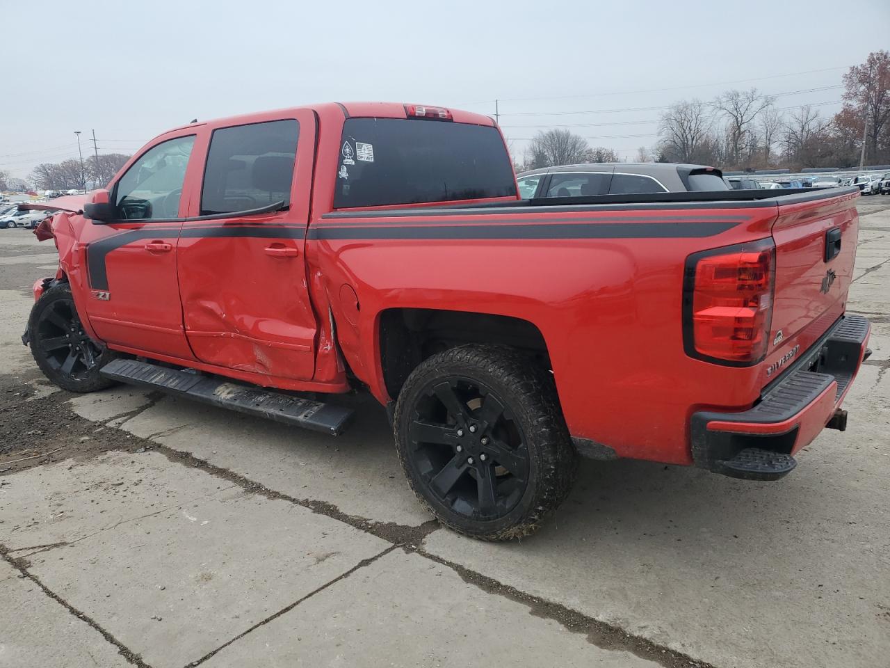 2016 Chevrolet All models VIN 3GCUKREC1GG336832 photo 2