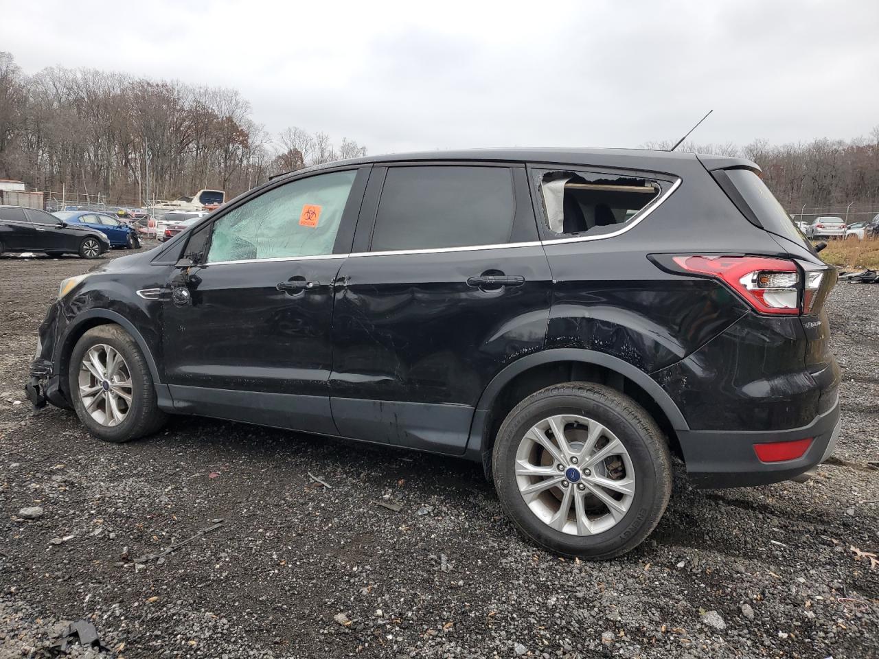 2017 Ford Escape VIN 1FMCU0GD3HUB74512 photo 2