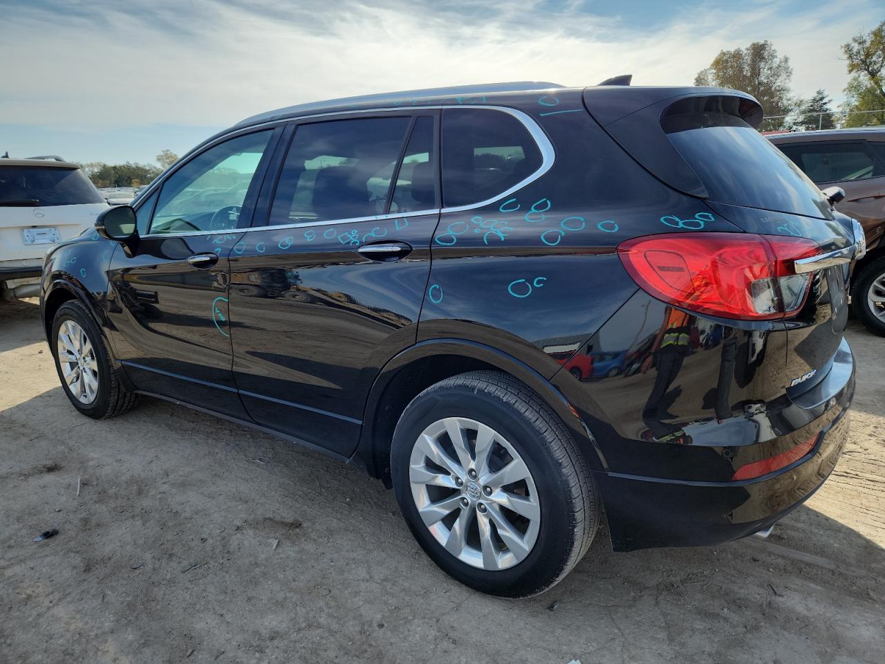 2018 Buick Envision VIN LRBFX1SA3JD026649 photo 2