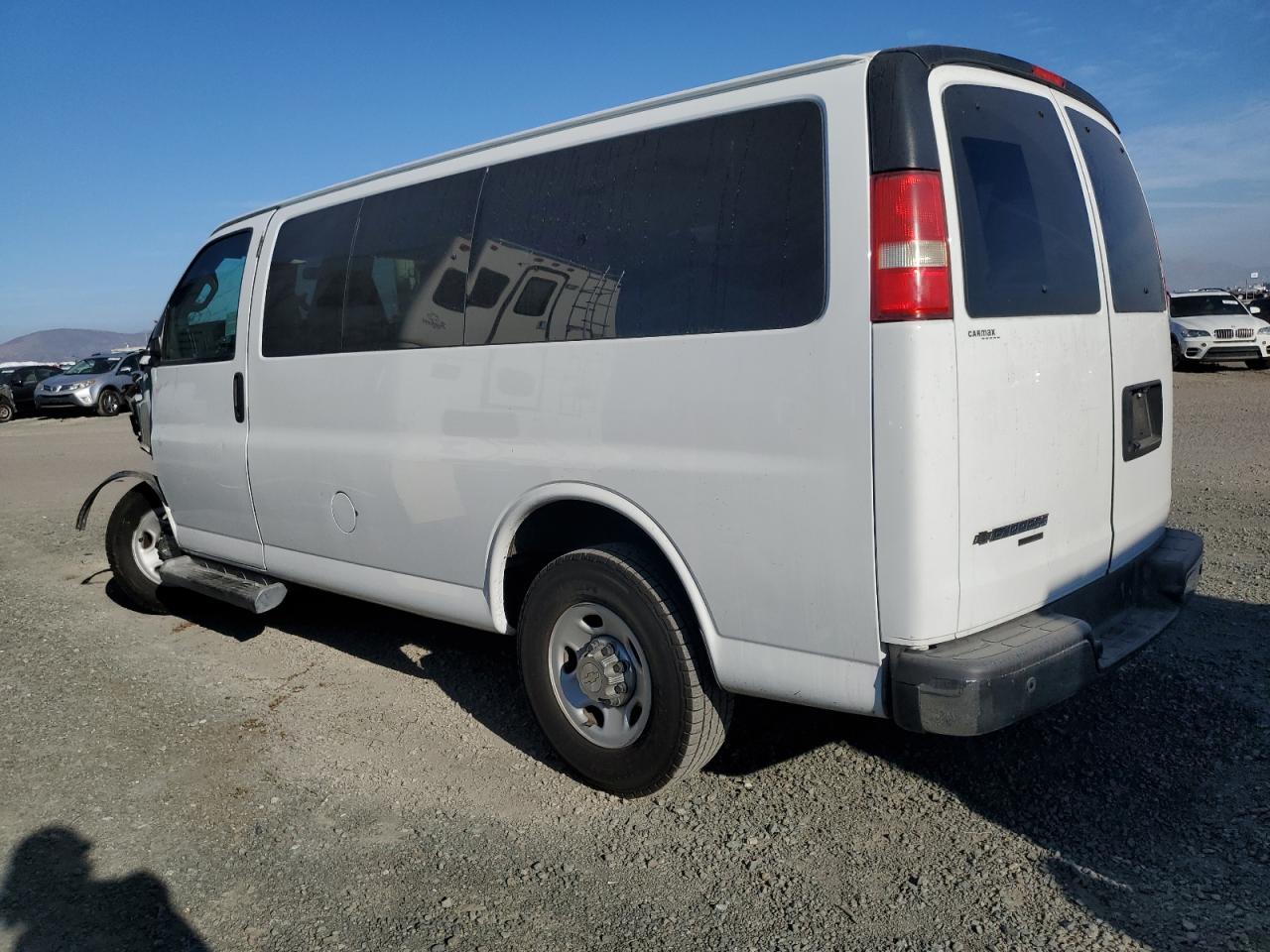 2016 Chevrolet Express VIN 1GBWGFFG2G1252015 photo 2
