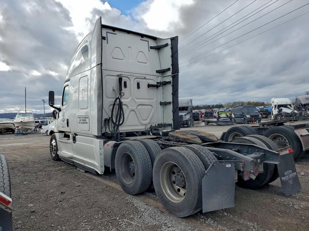 2020 FREIGHTLINER All other VIN 3AKJHHDR7LSLR0194 photo 3