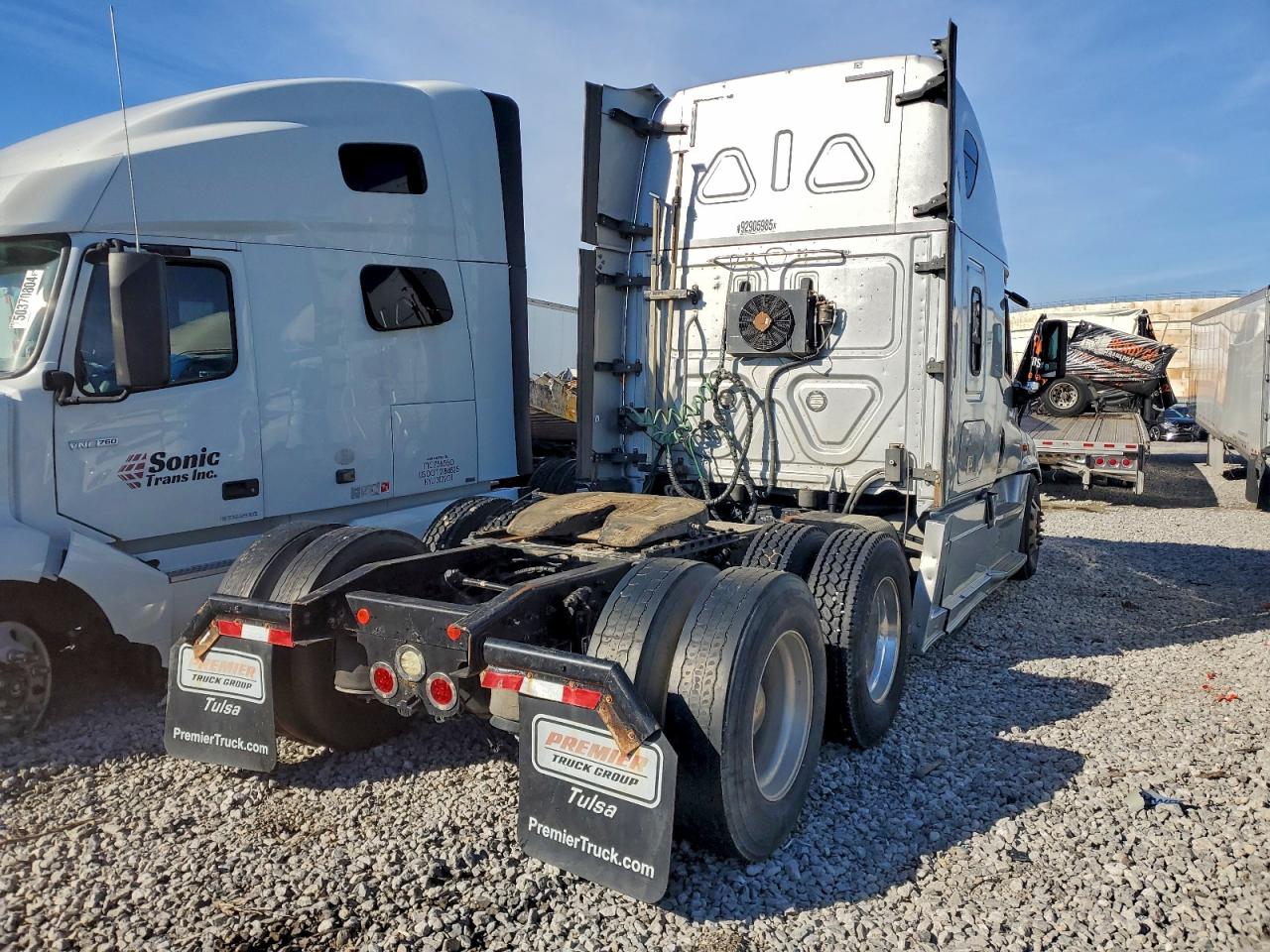 2017 FREIGHTLINER All other VIN 3AKJGLDR0HSHW9859 photo 4