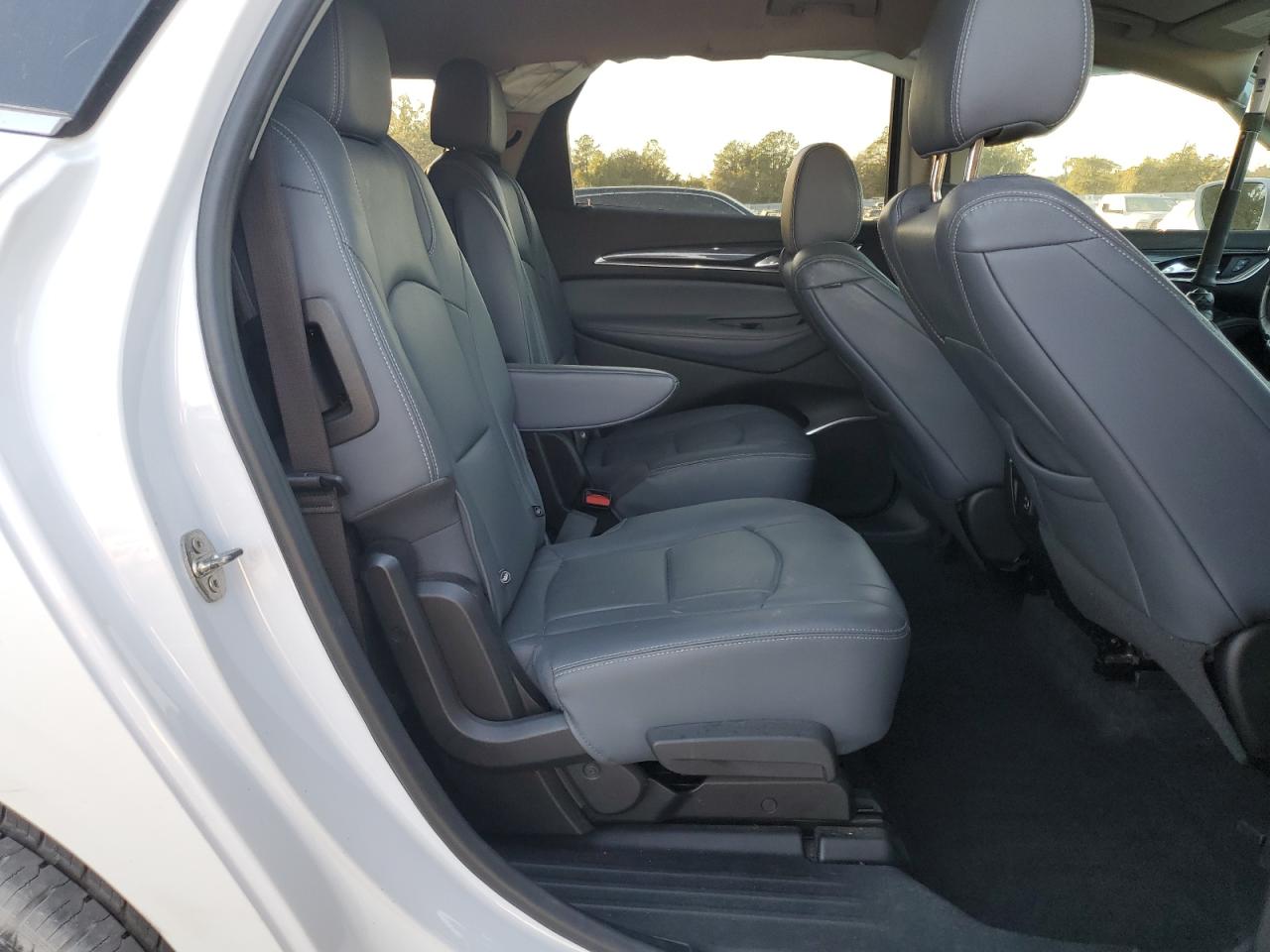 2019 Buick Enclave VIN 5GAERBKWXKJ235206 photo 11