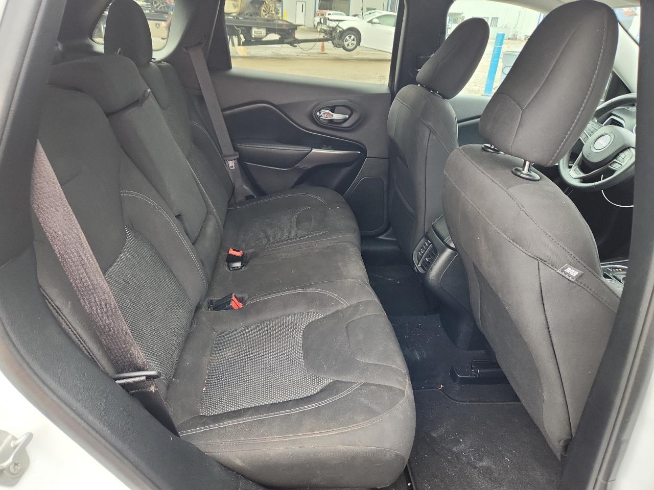 2019 Jeep Grand cher VIN 1C4PJLCB1KD490681 photo 10