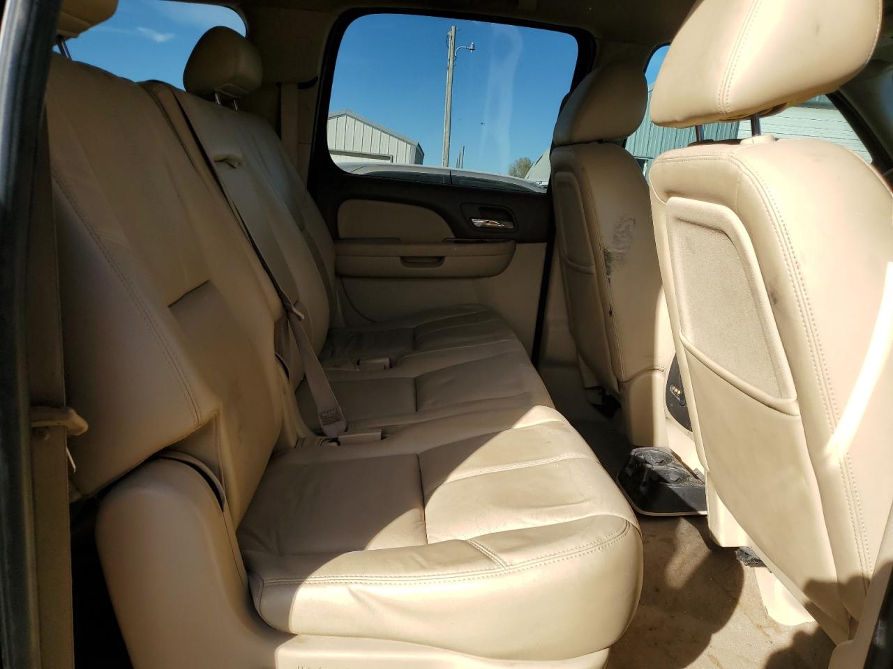 2010 Chevrolet Suburban VIN 1GNUKJE32AR172023 photo 11
