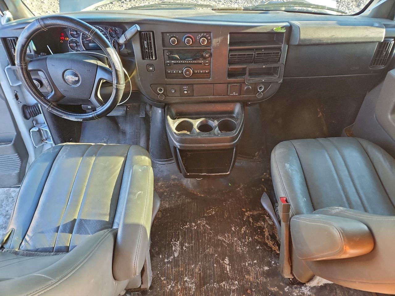 2015 Chevrolet Express VIN 1GNWGPFG1F1271601 photo 8