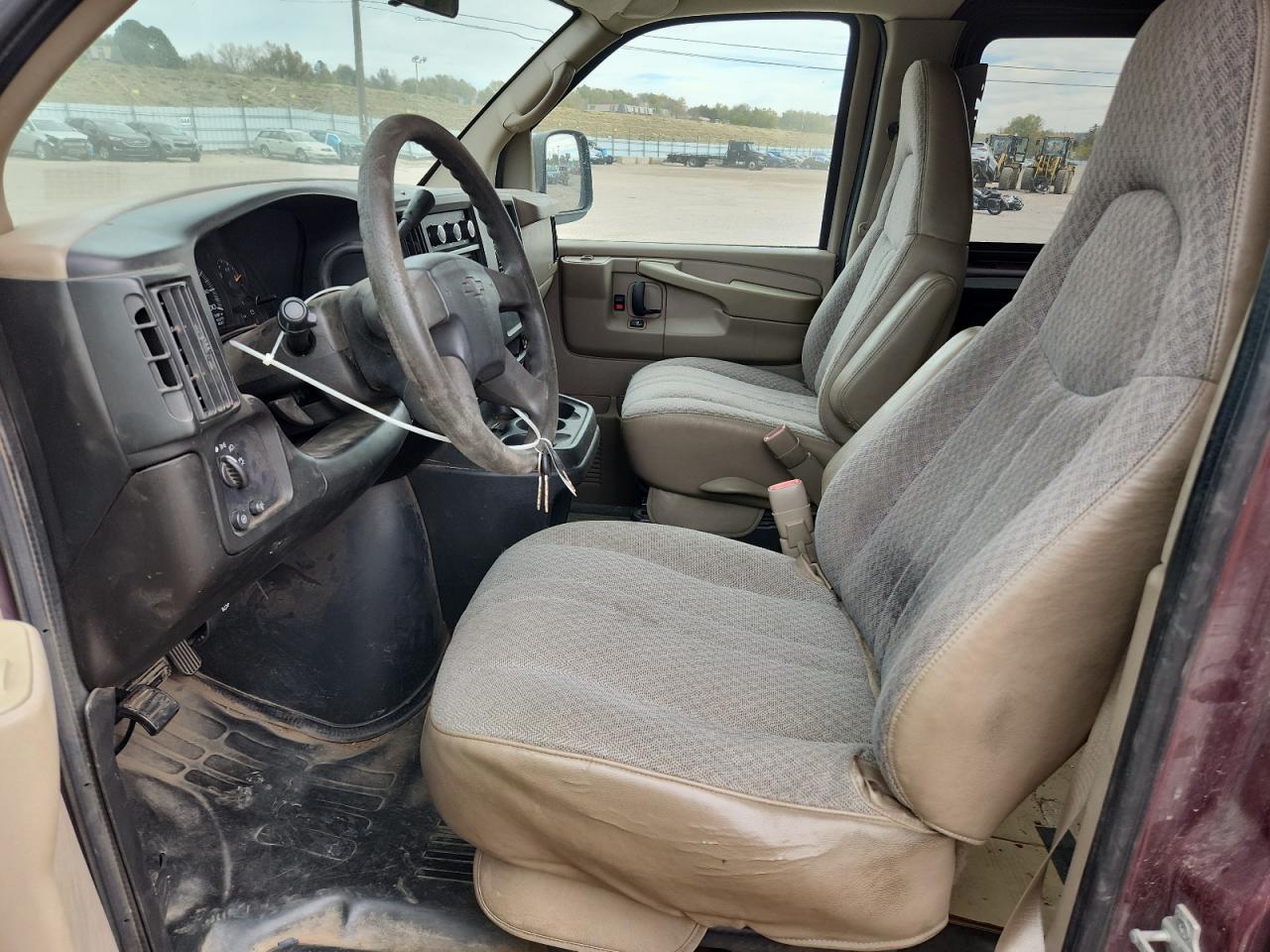 2005 Chev Express VIN 1GCFH15T951232092 photo 7