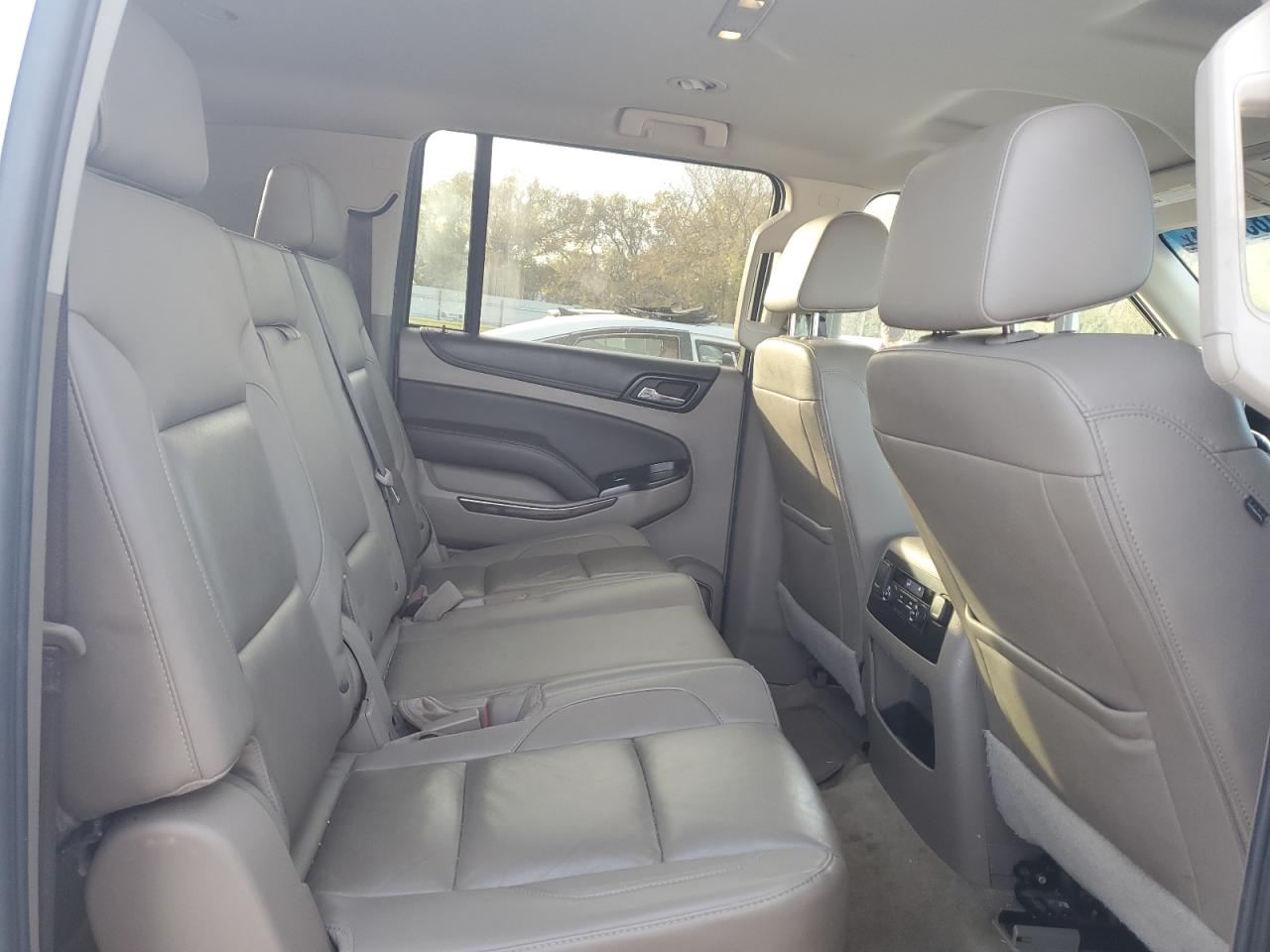 2017 Chevrolet Suburban VIN 1GNSCHKC9HR135854 photo 11