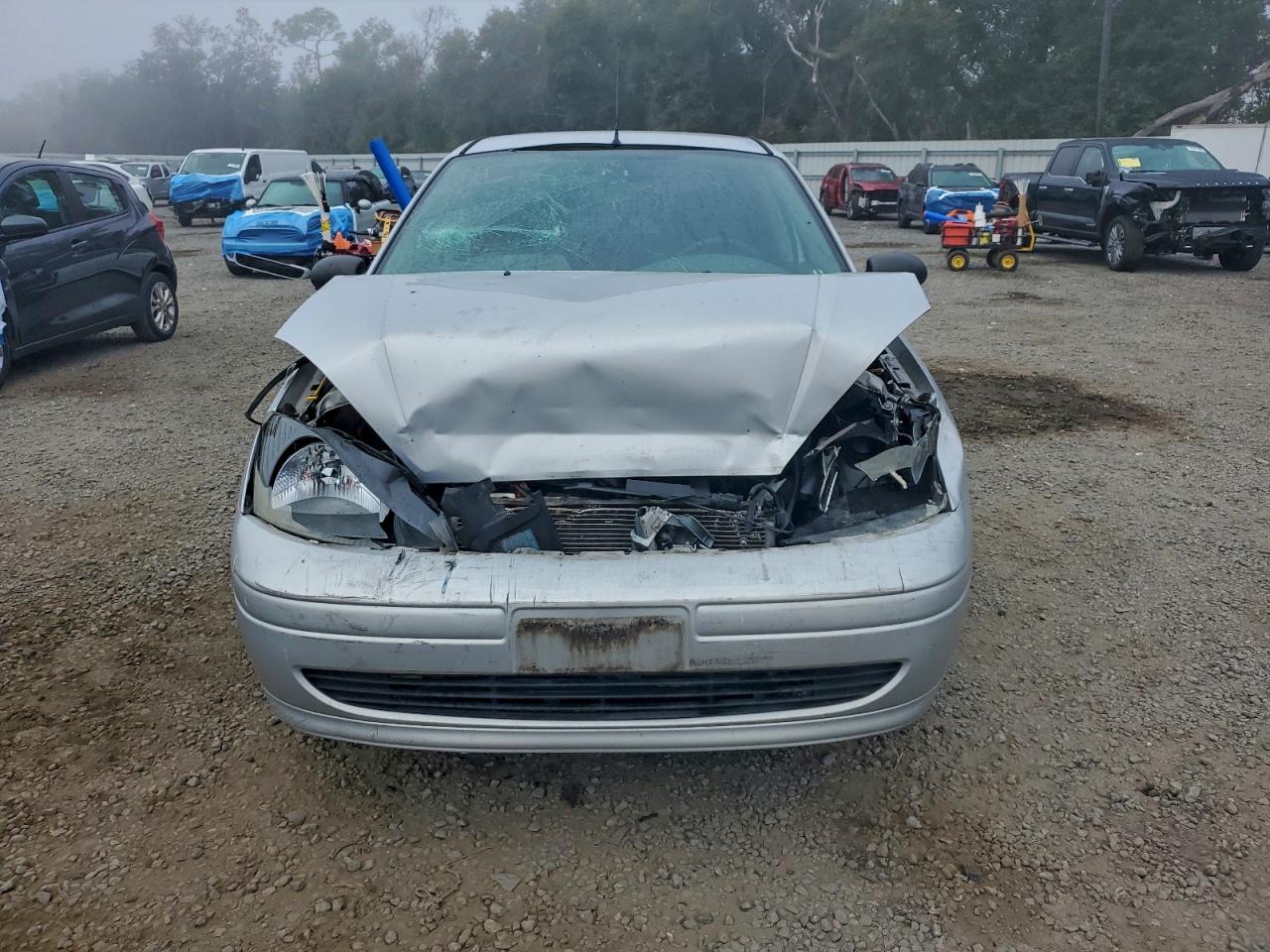 2004 Ford Focus VIN 1FAFP34334W138684 photo 5