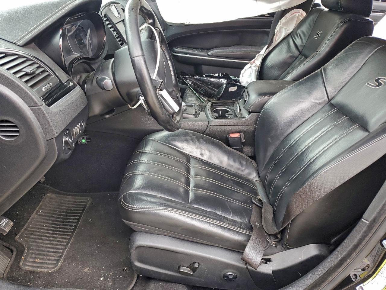 2019 Chrysler 300 VIN 2C3CCABGXKH555464 photo 7