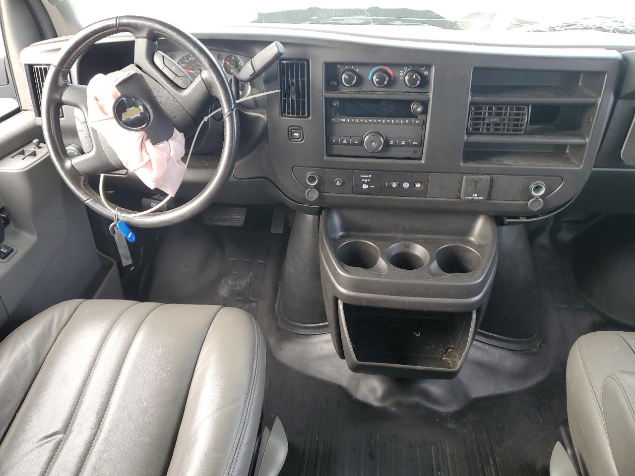 2022 Chevrolet Express g2500 VIN 1GCWGBFP0N1184640 photo 8