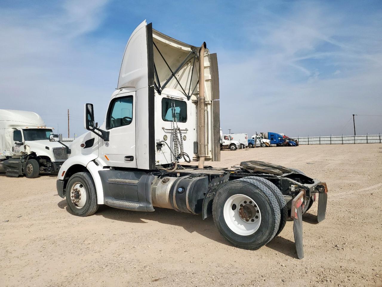 2019 PETERBILT All models VIN 1XPBA48X1KD622101 photo 3
