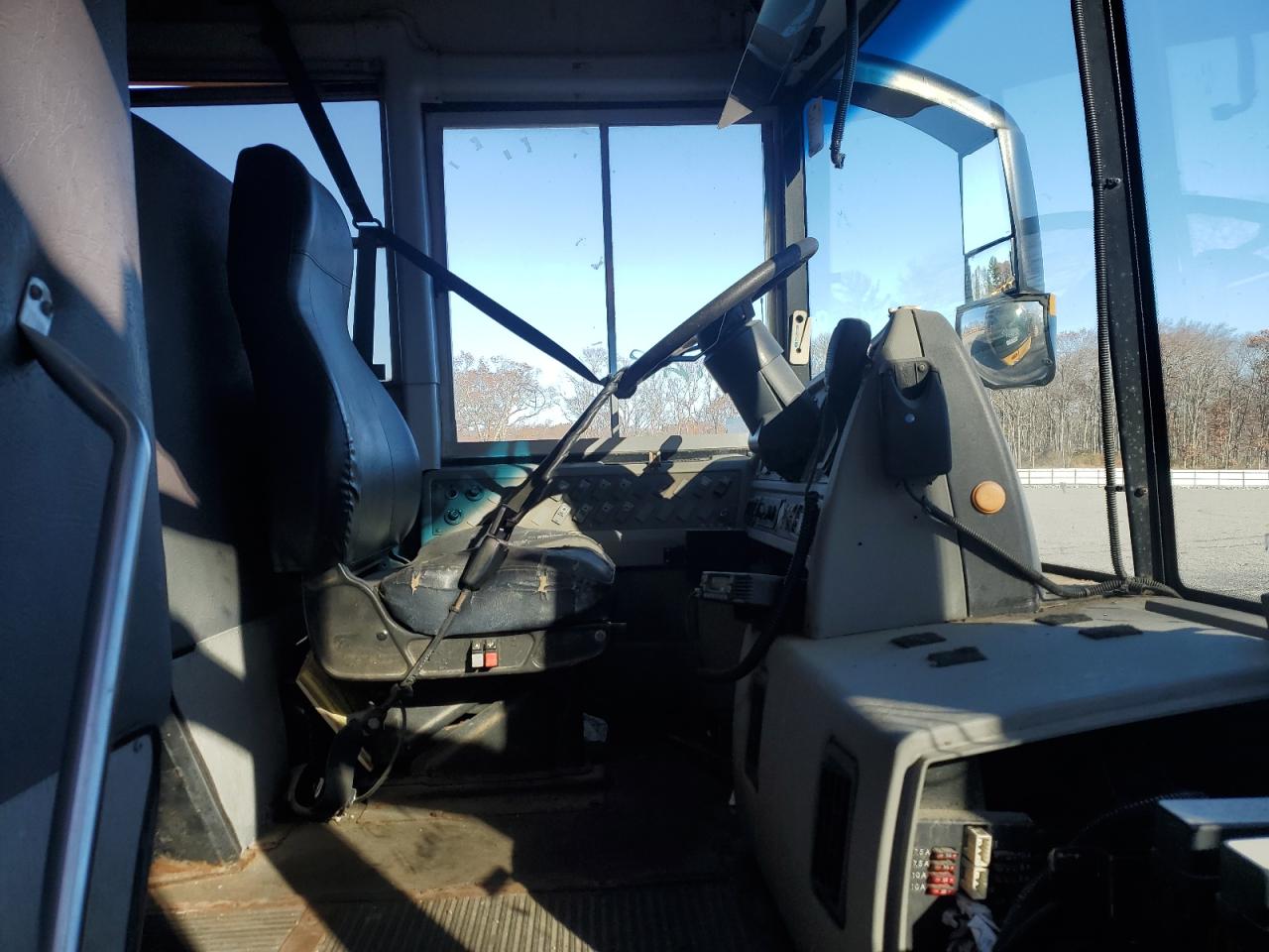 2012 THOMAS Saf-t-line VIN 1T7YN4E21C1149993 photo 5