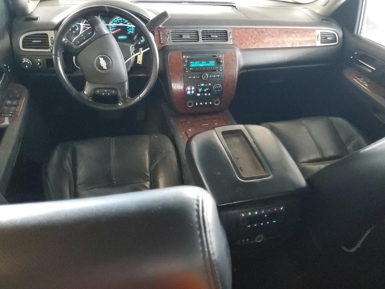 2007 Chevrolet Suburban VIN 3GNFC16067G214518 photo 8