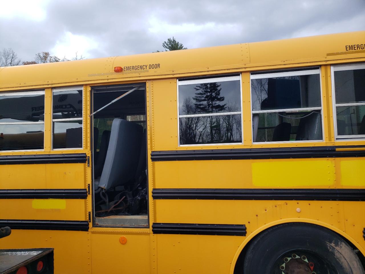 2012 THOMAS Saf-t-line VIN 1T7YN4E20C1150102 photo 9