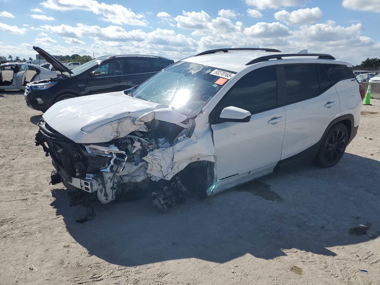 2022 GMC Terrain VIN 3GKALMEV0NL252451 photo 1
