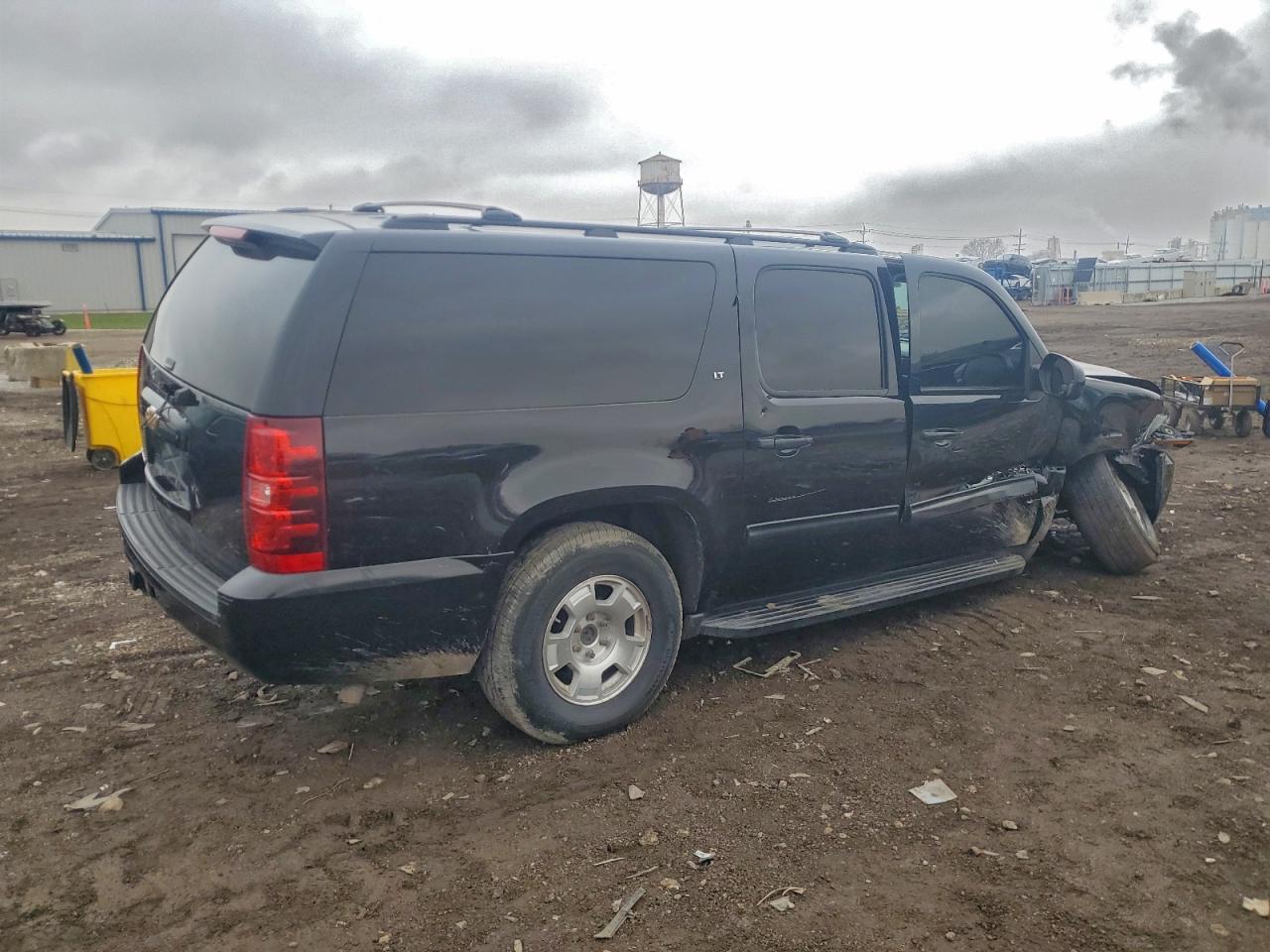 2014 Chevrolet Suburban VIN 1GNSKJE76ER210739 photo 3