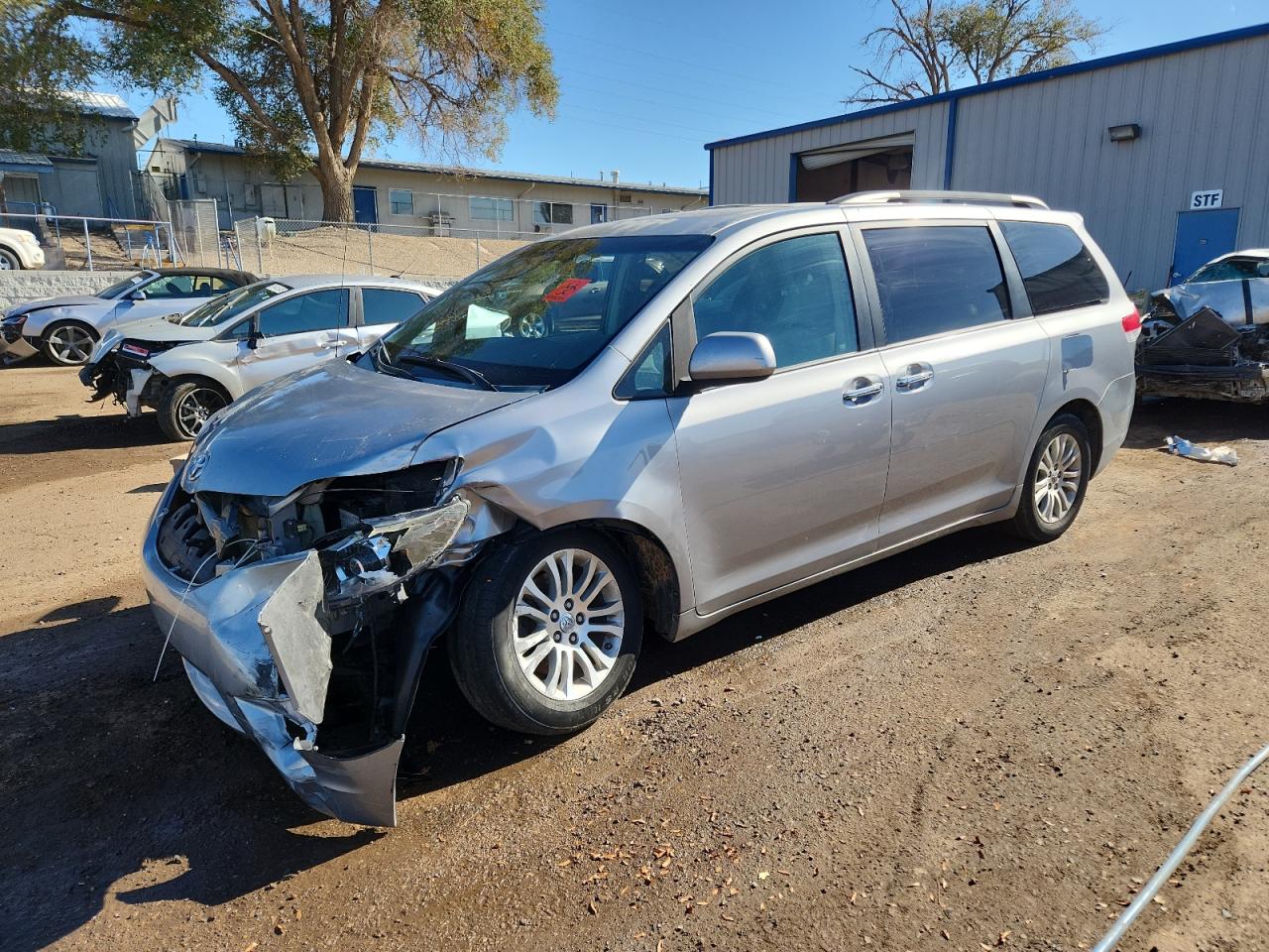 2013 Toyota All models VIN 5TDYK3DC7DS280912 photo 1