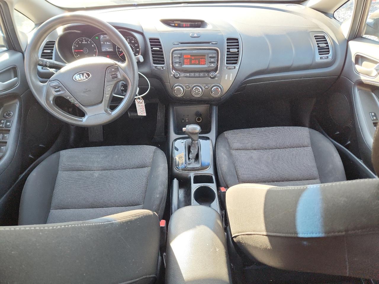 2017 Kia Forte VIN 3KPFK4A76HE044823 photo 8