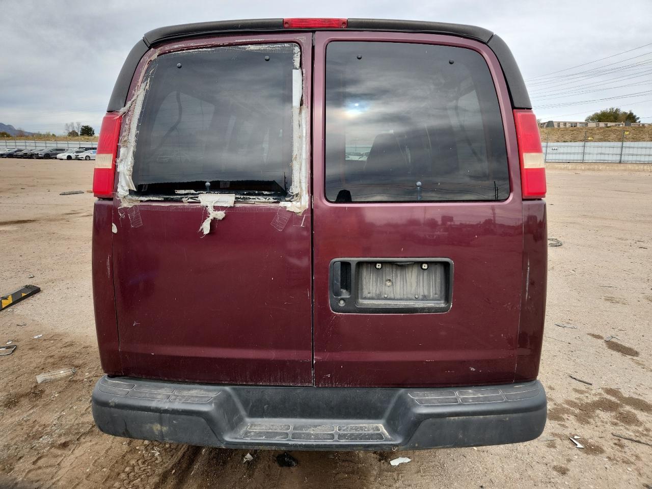 2005 Chev Express VIN 1GCFH15T951232092 photo 6