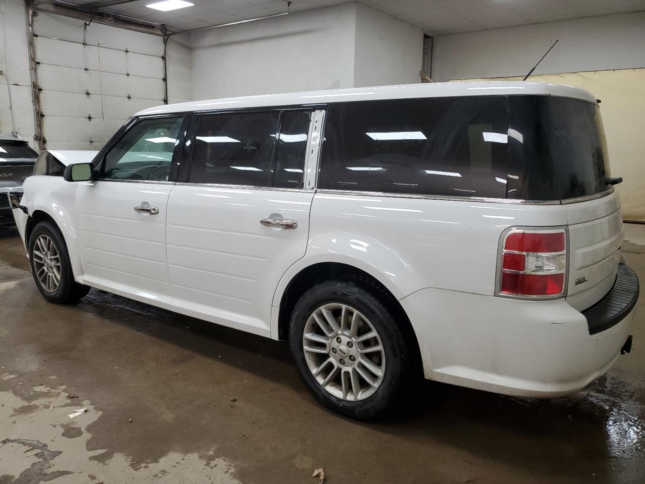 2019 Ford Flex VIN 2FMHK6C82KBA02492 photo 2