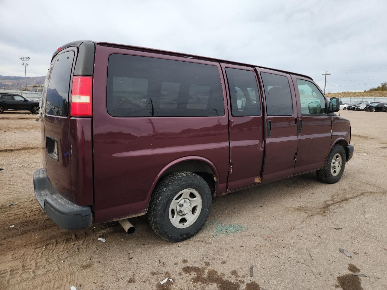 2005 Chev Express VIN 1GCFH15T951232092 photo 3