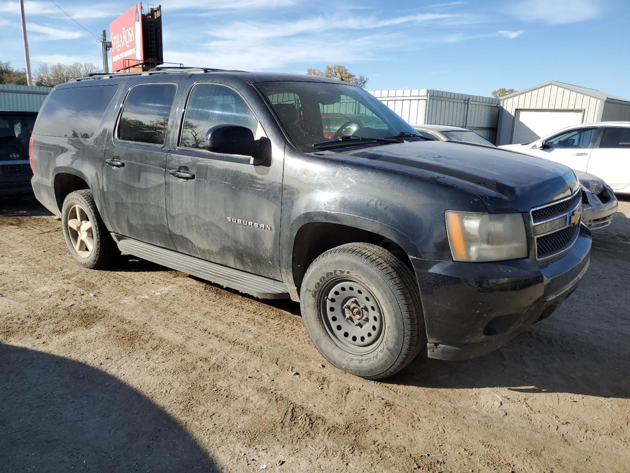 2010 Chevrolet Suburban VIN 1GNUKJE32AR172023 photo 4