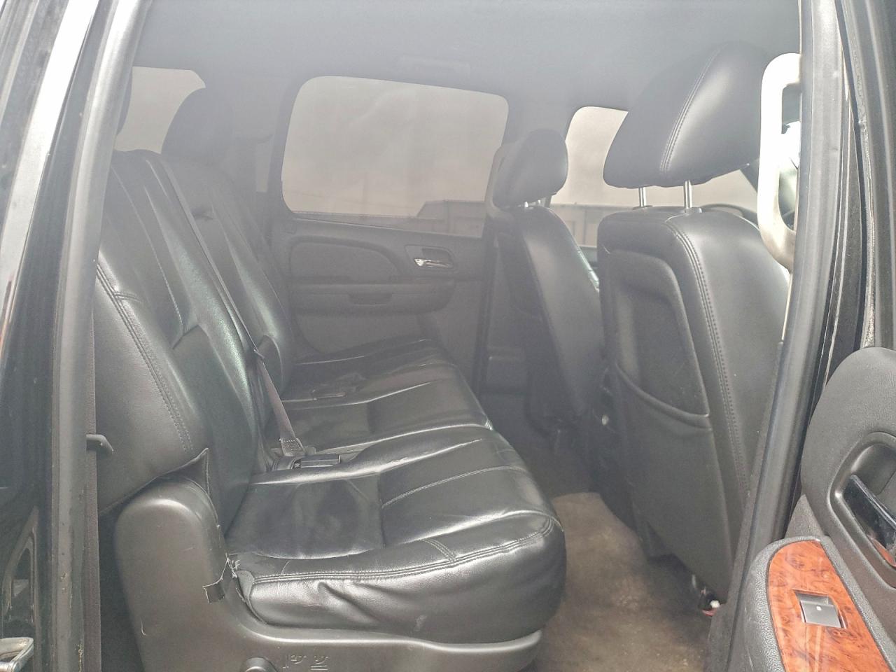 2014 Chevrolet Suburban VIN 1GNSKJE76ER210739 photo 11