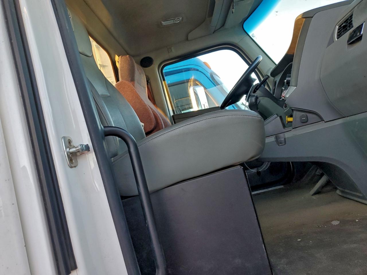 2016 KENWORTH All models VIN 1XKYA48X8GJ496344 photo 6