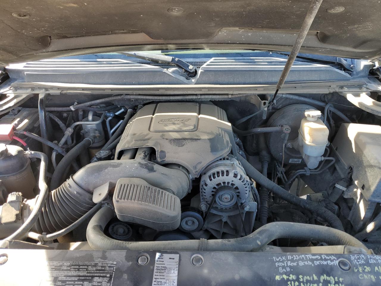 2010 Chevrolet Suburban VIN 1GNUKJE32AR172023 photo 12