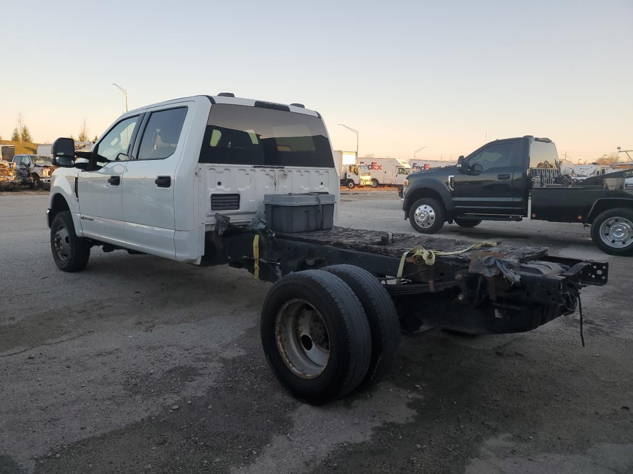 2022 Ford All models VIN 1FD8W3HT8NED68028 photo 2
