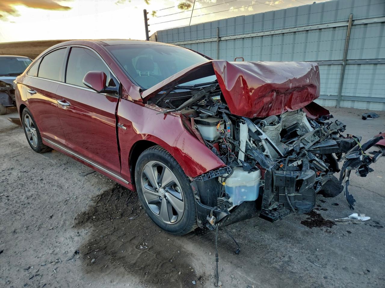 2017 Hyundai Sonata VIN KMHE34L3XHA070956 photo 4
